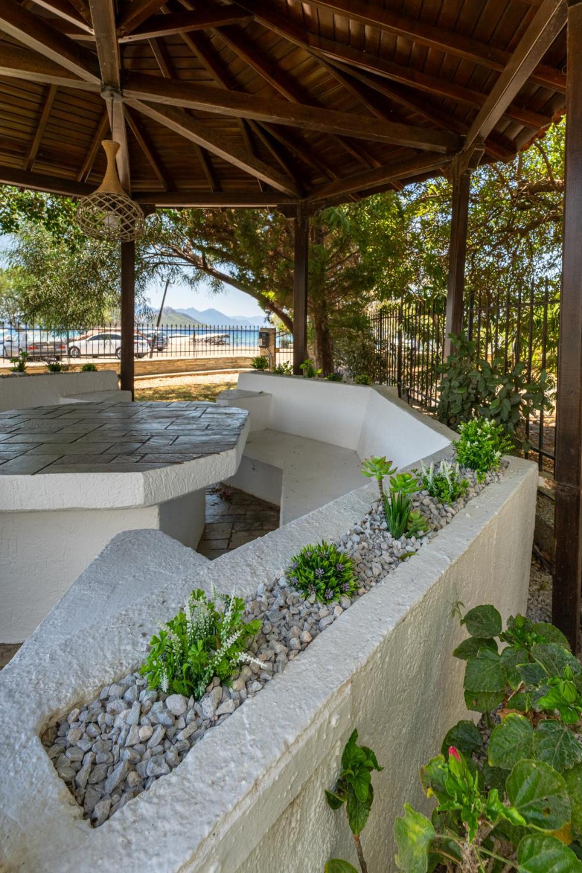 Alkis Guest House By Aegiankazarte Kapotidhes Екстериор снимка
